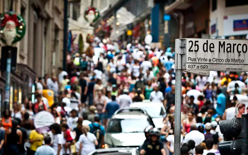 Rua 25 de Março: O Paraíso das Compras Populares