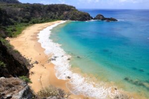 As 10 Melhores Praias do Brasil para Relaxar e se Encantar